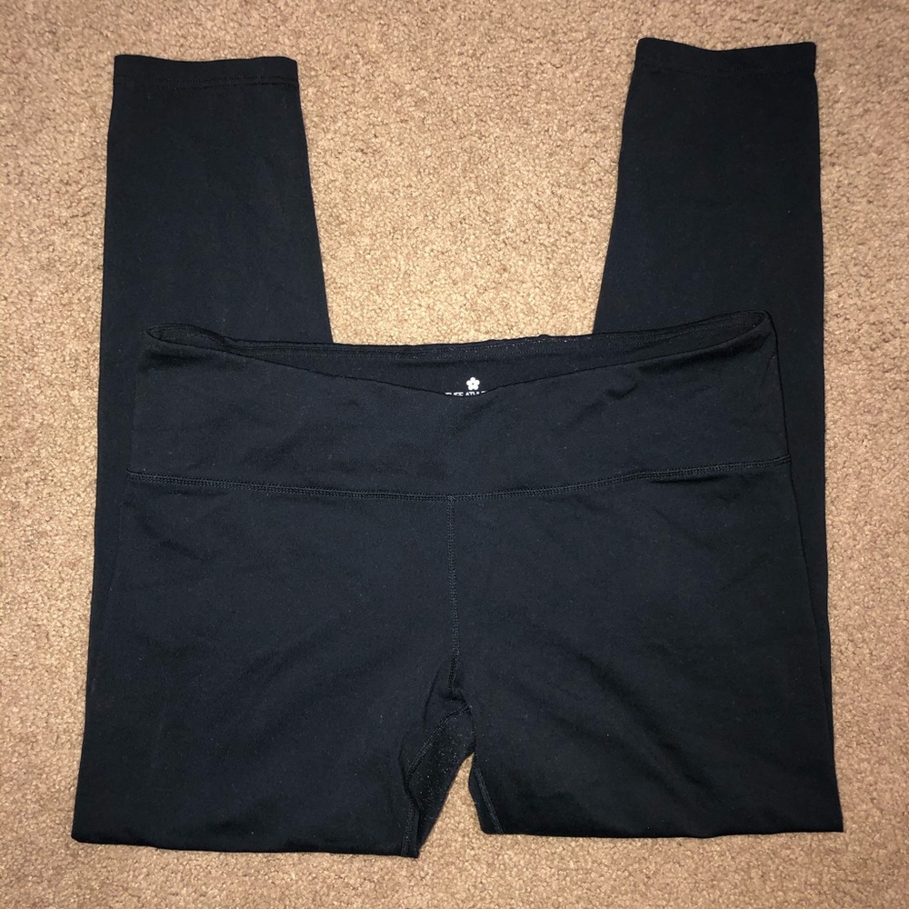 Plain black athletic leggings